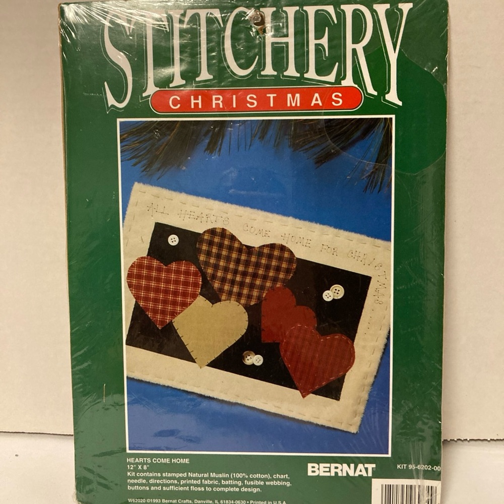Bernat Stitchery Christmas Hearts Come Home 12” X 8” Applique Embroidery 1993